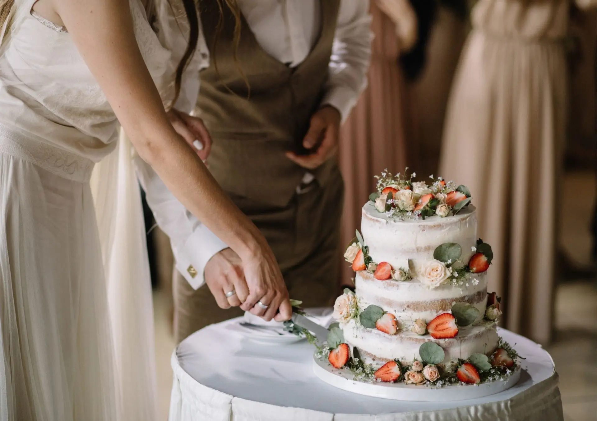 timeless wedding trends of classical style cake