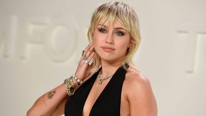 Miley Cyrus Net Worth, Early Life, Career 2023